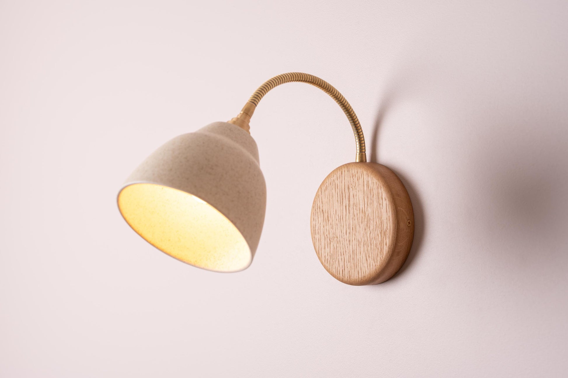Speckled Cream Matt Flex Wall Light in Brass, Ceramic and Oak - Small Element by StudioHaran