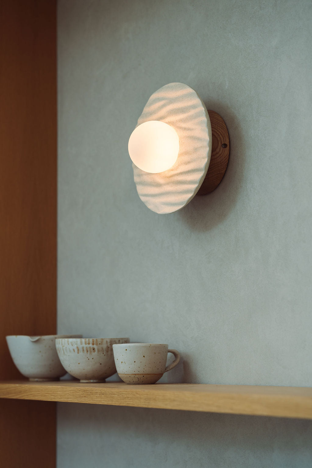 Speckled Cream Matt Porth Flush Mount Wall Light in Ceramic and Oak