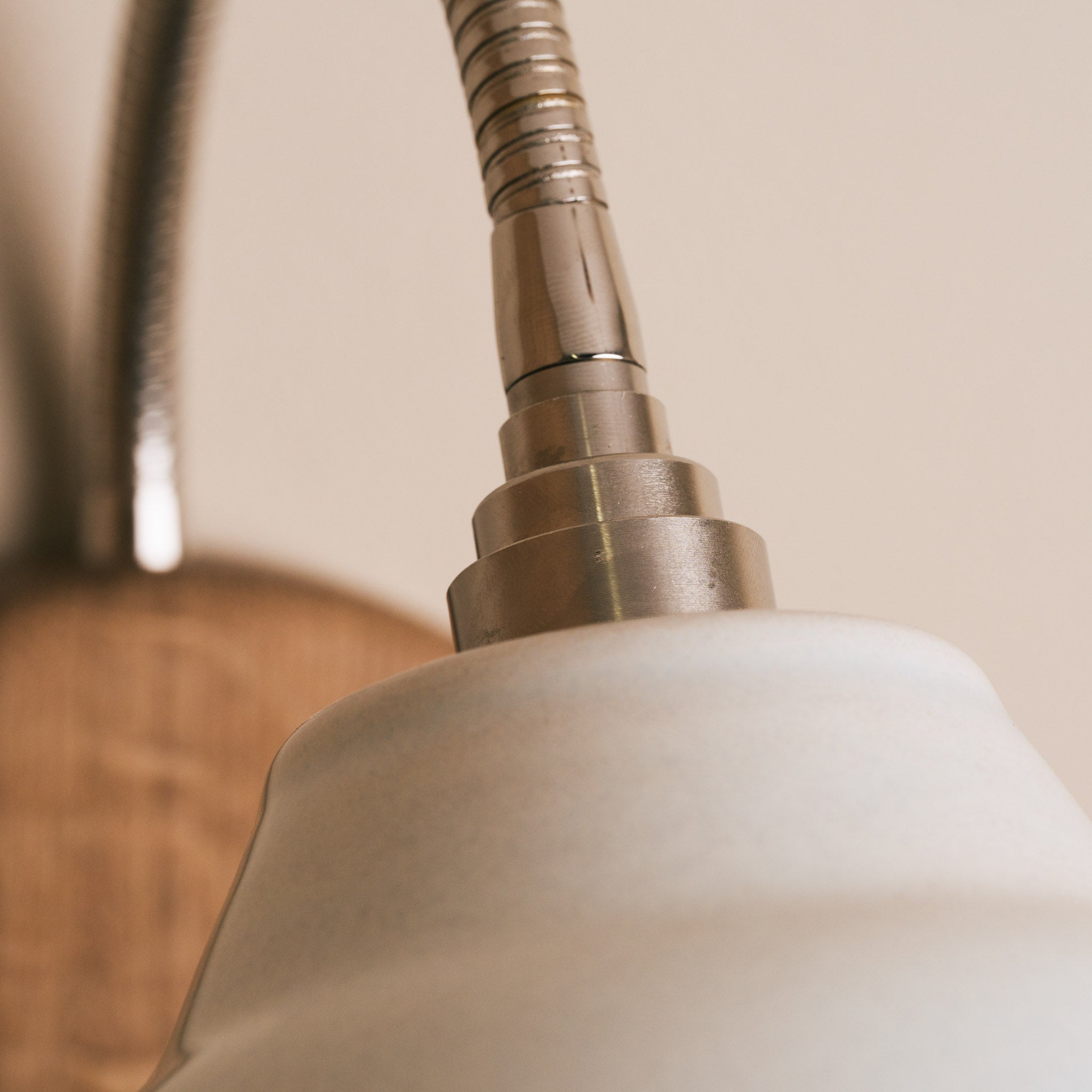 Blue and White Flex Wall Light in Brass/Nickel, Ceramic and Oak - Small Element