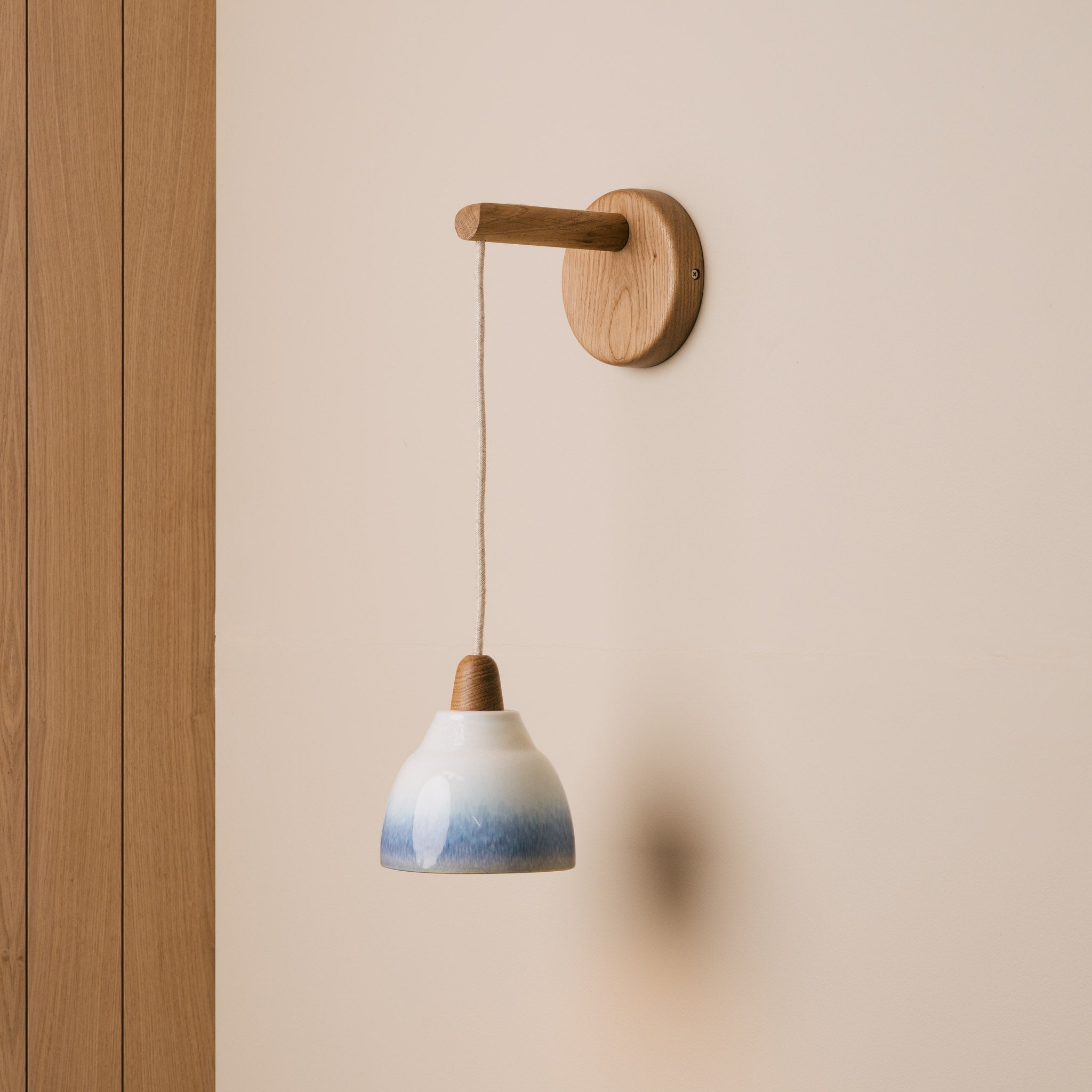 Small Element Hanging Wall Light in Ceramic and Oak - Blue and White