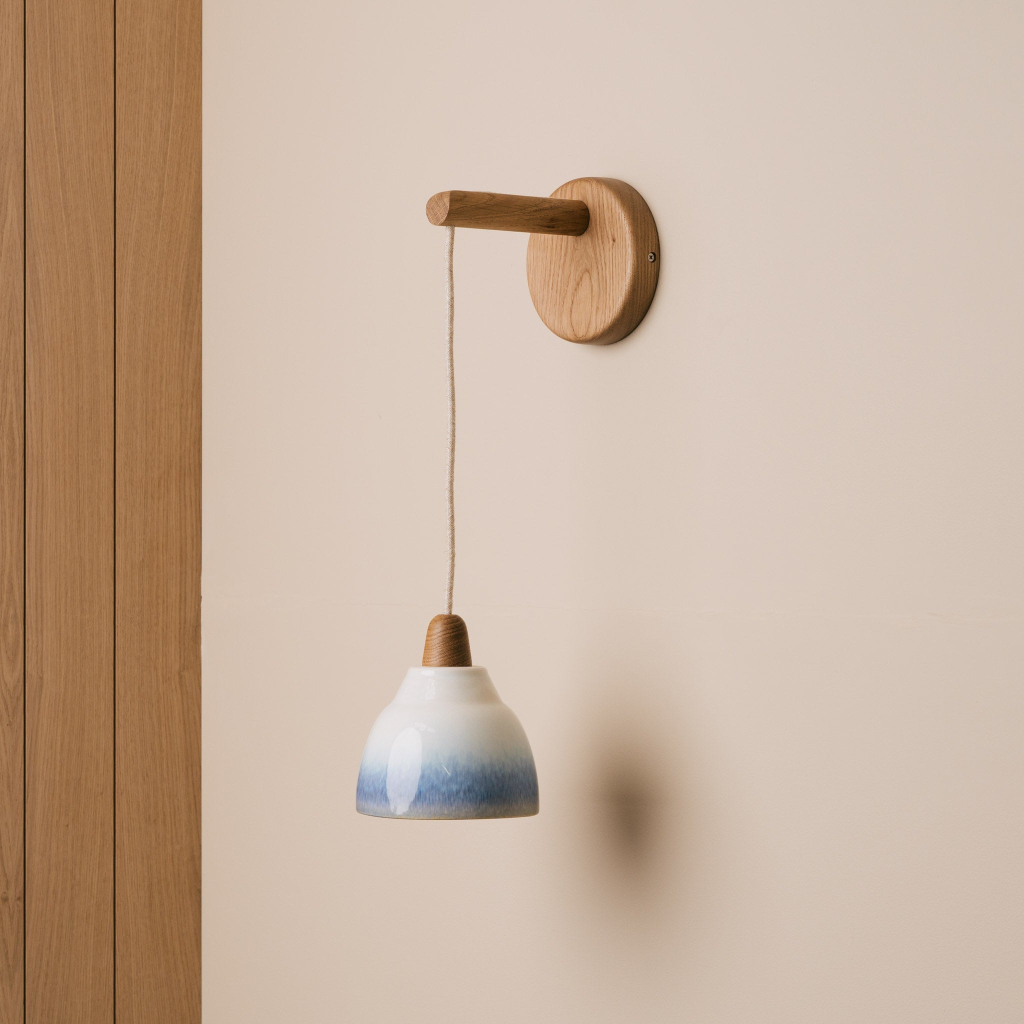 Small Element Hanging Wall Light in Ceramic and Oak - Blue and White