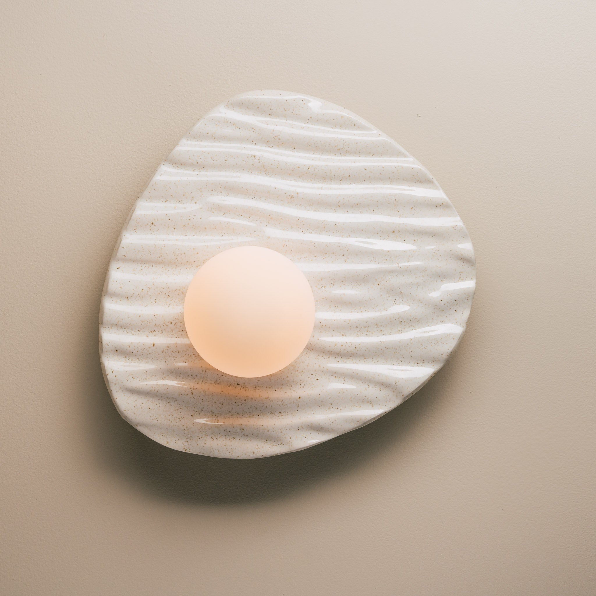 Speckled Cream Gloss Towan Wall Light in Ceramic and Oak