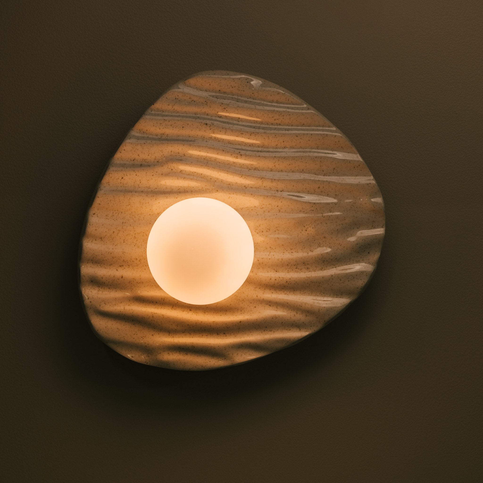 Speckled Cream Gloss Towan Wall Light in Ceramic and Oak