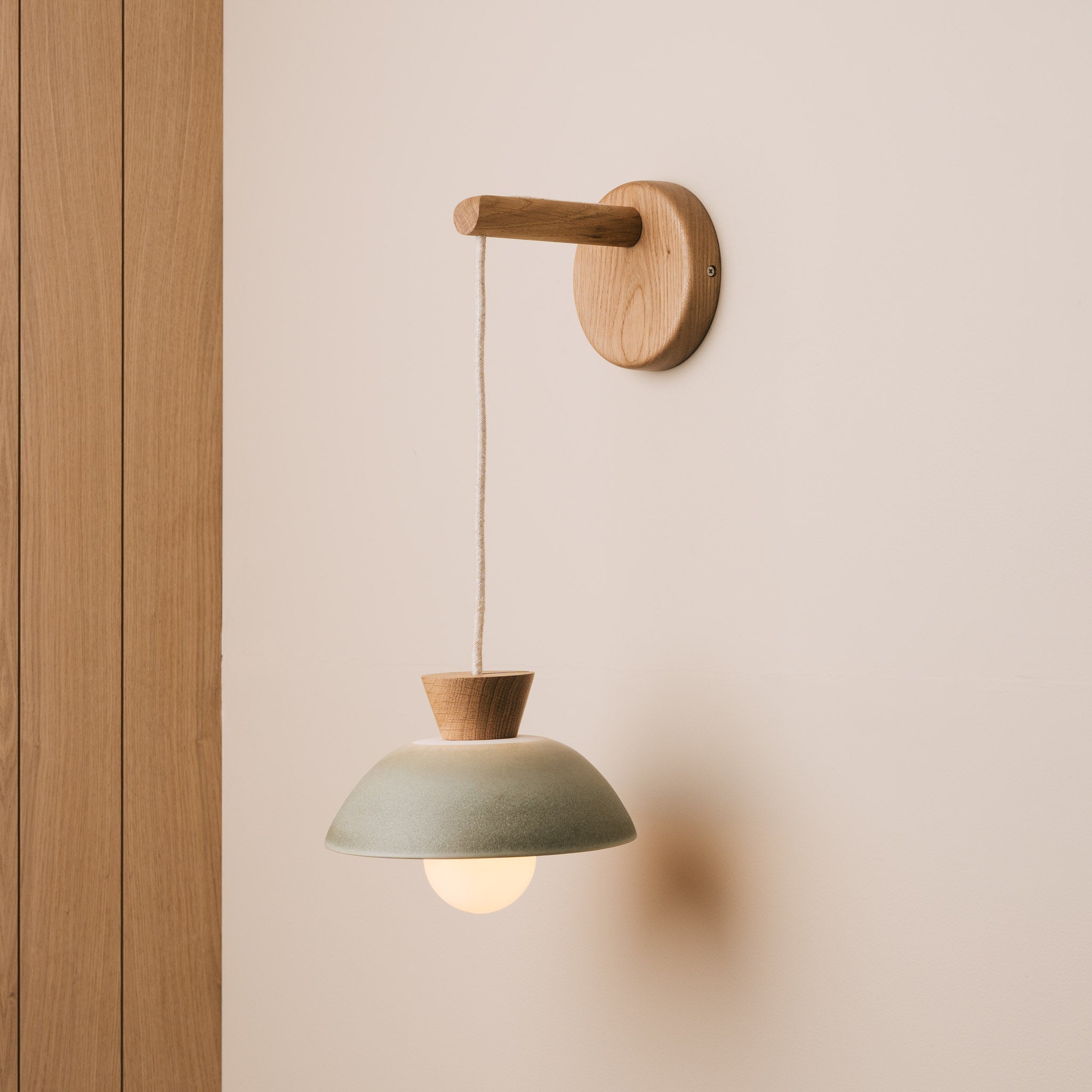 Small Dawn Hanging Wall Light in Ceramic and Oak - Green