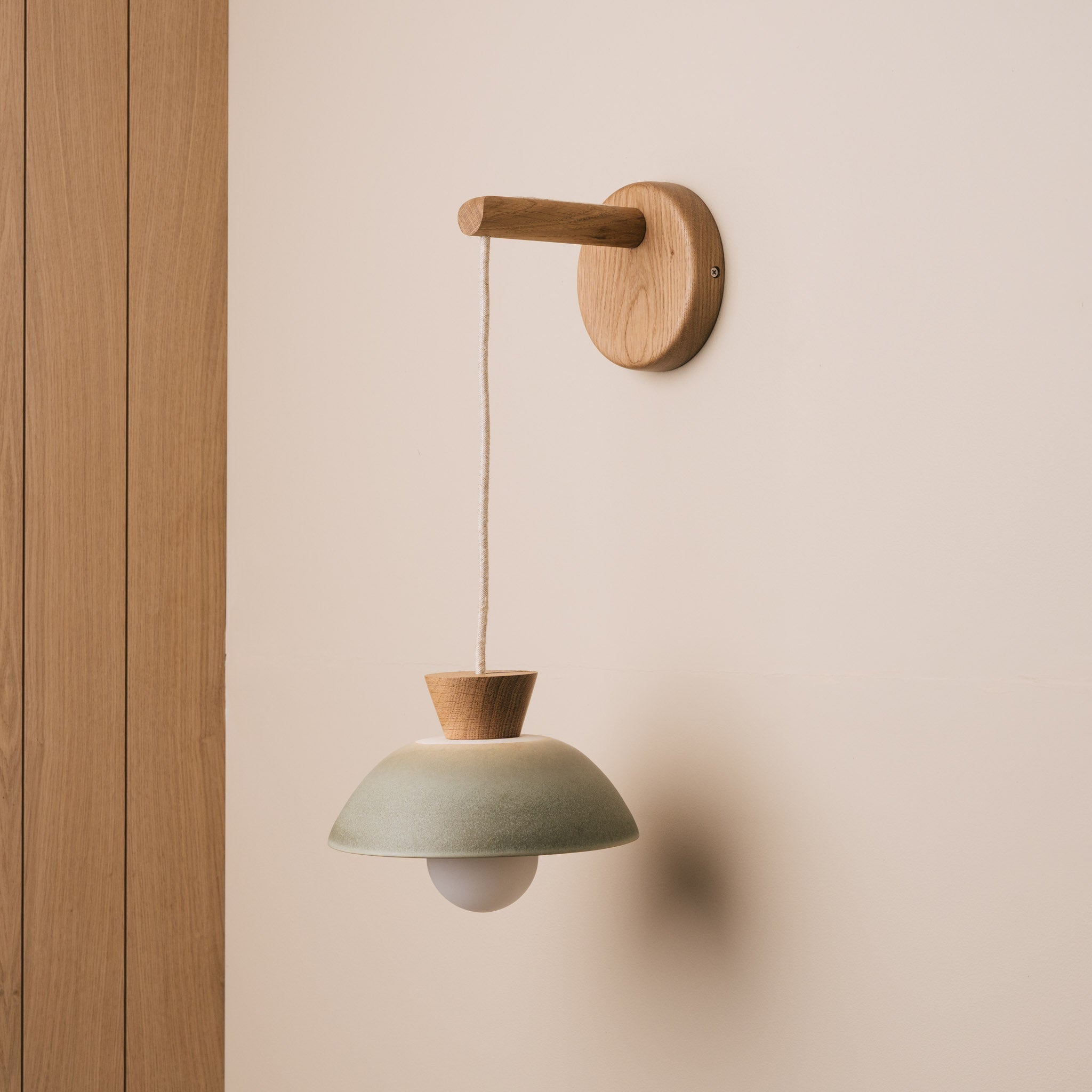 Small Dawn Hanging Wall Light in Ceramic and Oak - Green