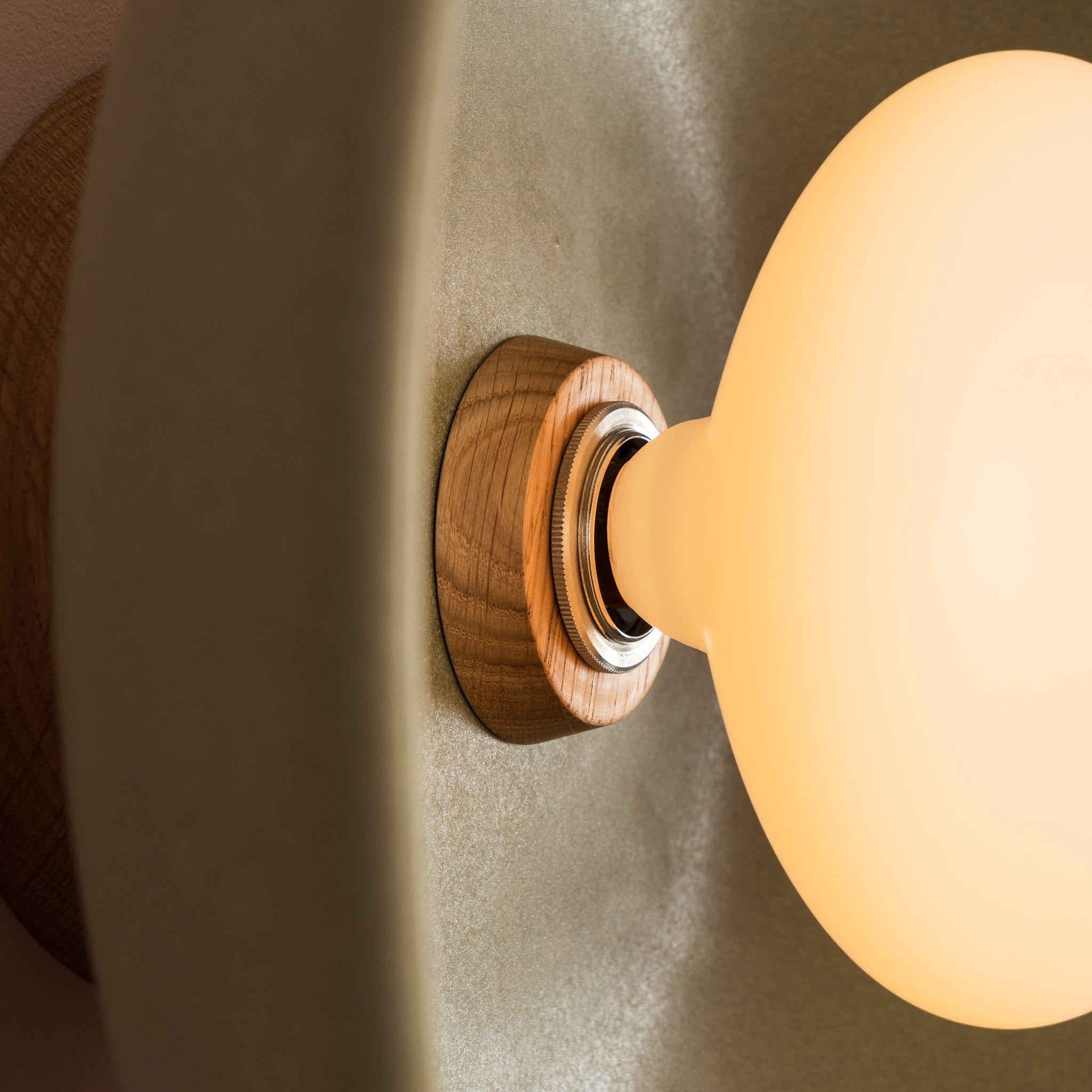 Green XL Dawn Wall Light Sconce in Ceramic and Oak – Studio Haran Ltd