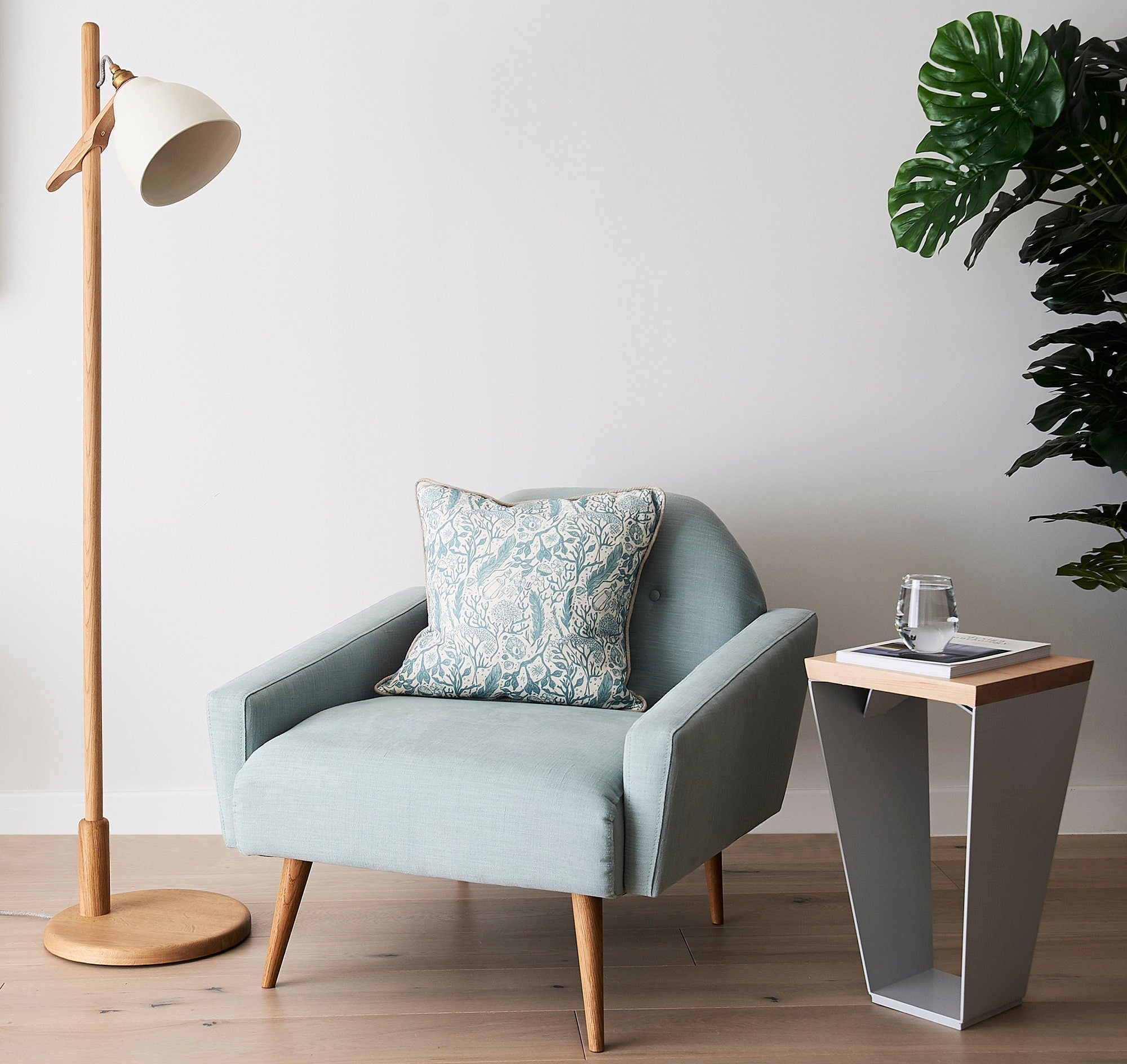 Element Floor lamp in Solid Oak Wood and Ceramic by StudioHaran