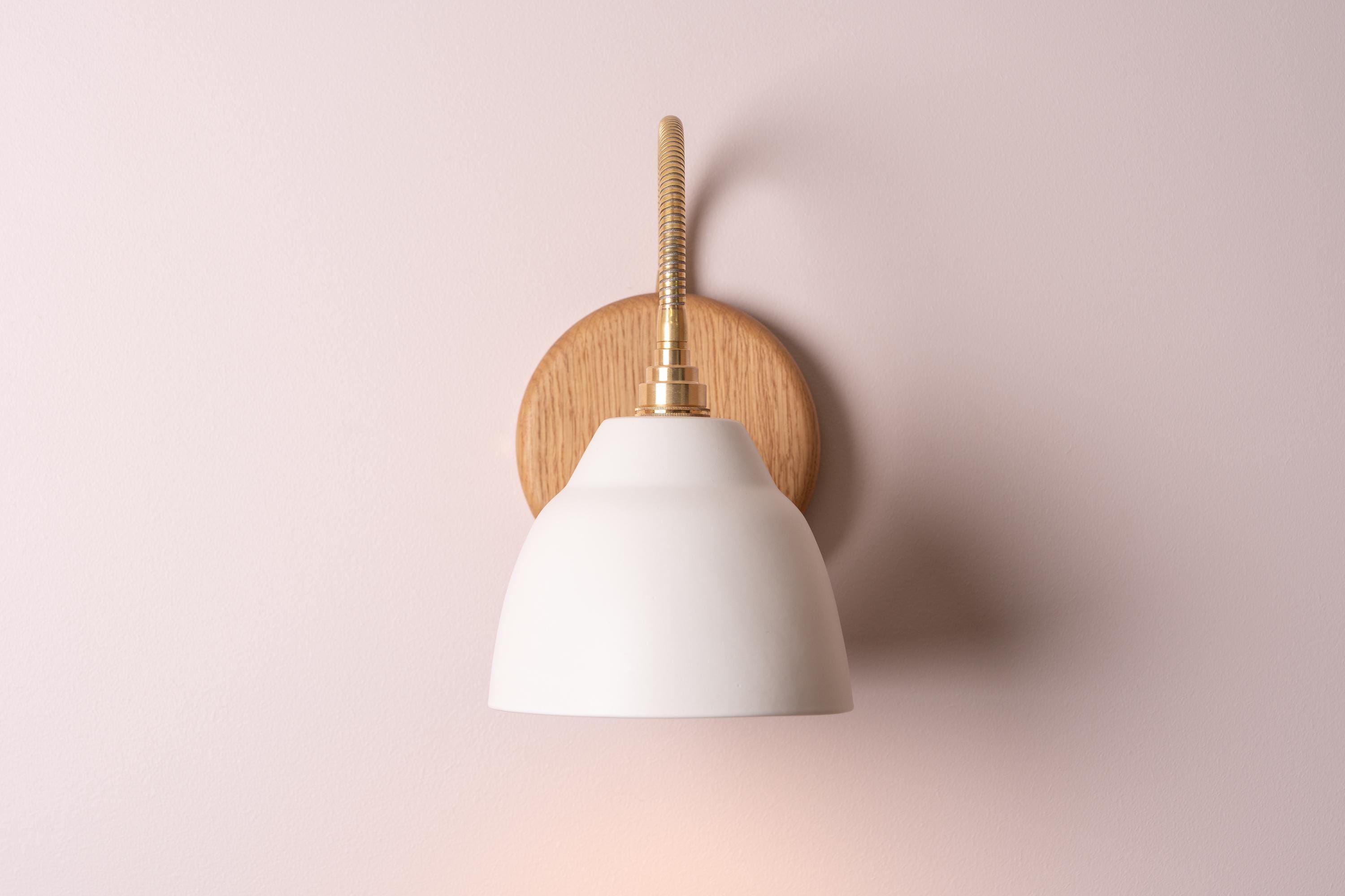 White Flex Wall Light in Brass, Ceramic and Oak - Small Element