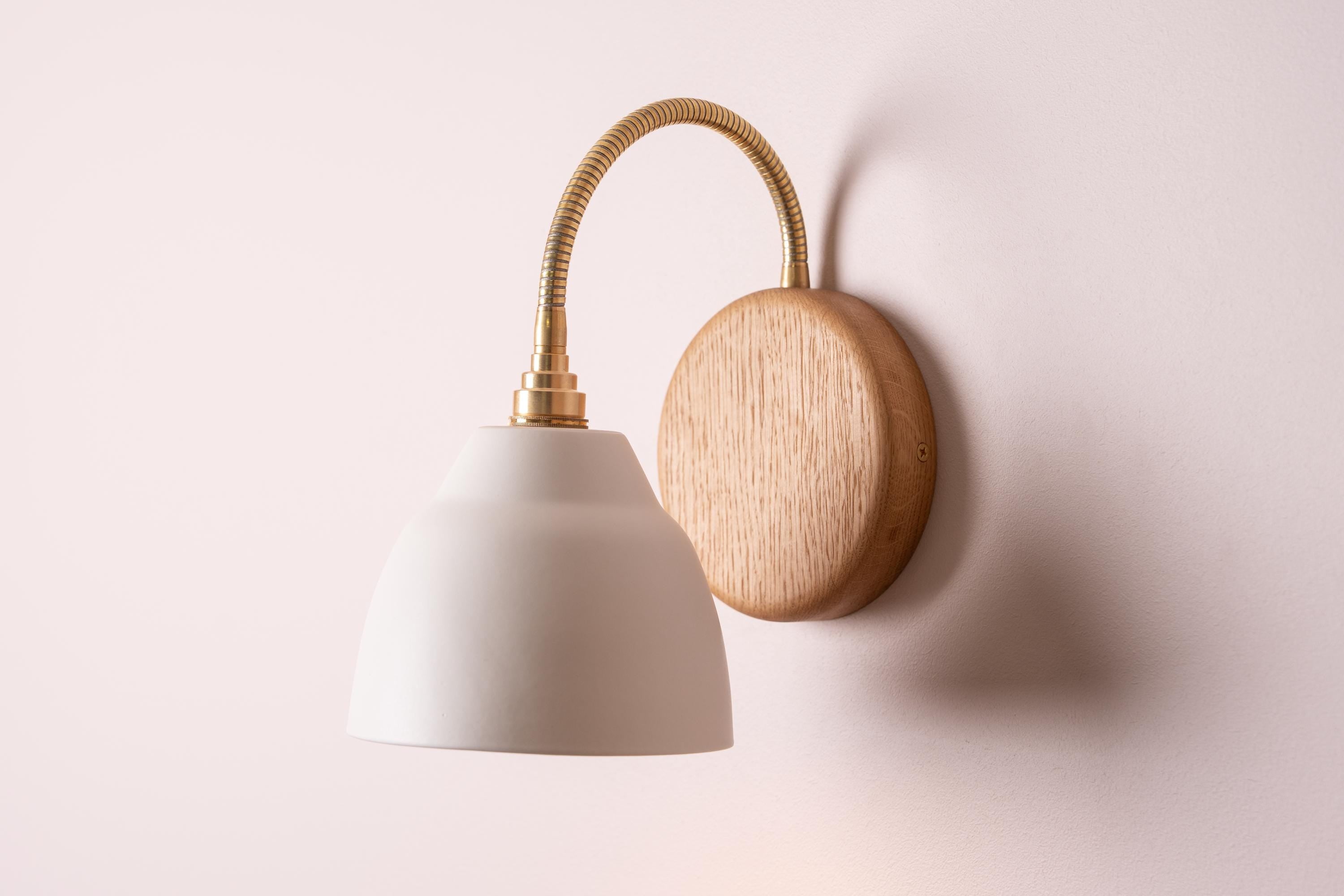 White Flex Wall Light in Brass, Ceramic and Oak - Small Element by StudioHaran