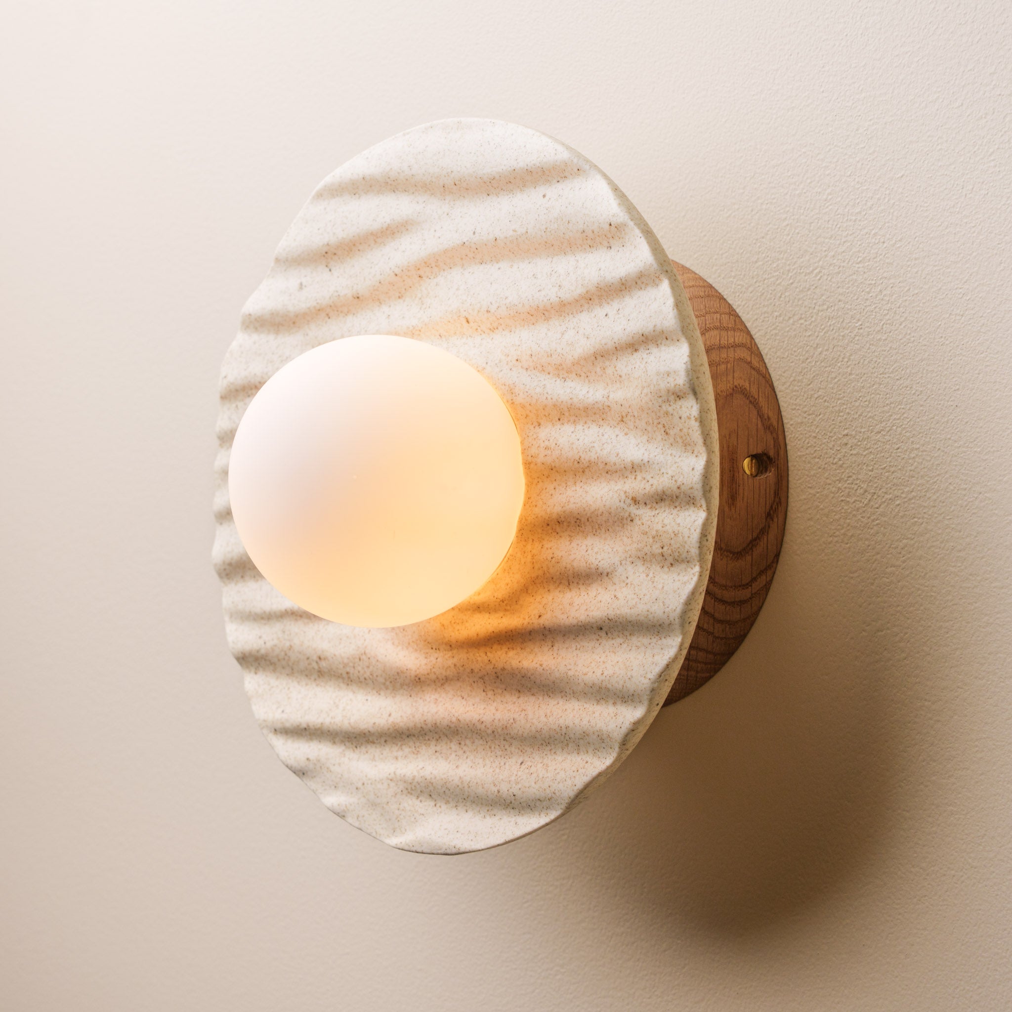 Speckled Cream Matt Porth Flush Mount Wall Light in Ceramic and Oak
