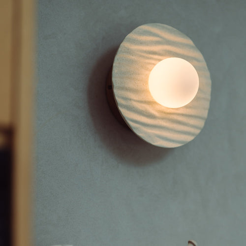 Speckled Cream Matt Porth Flush Mount Wall Light in Ceramic and Oak