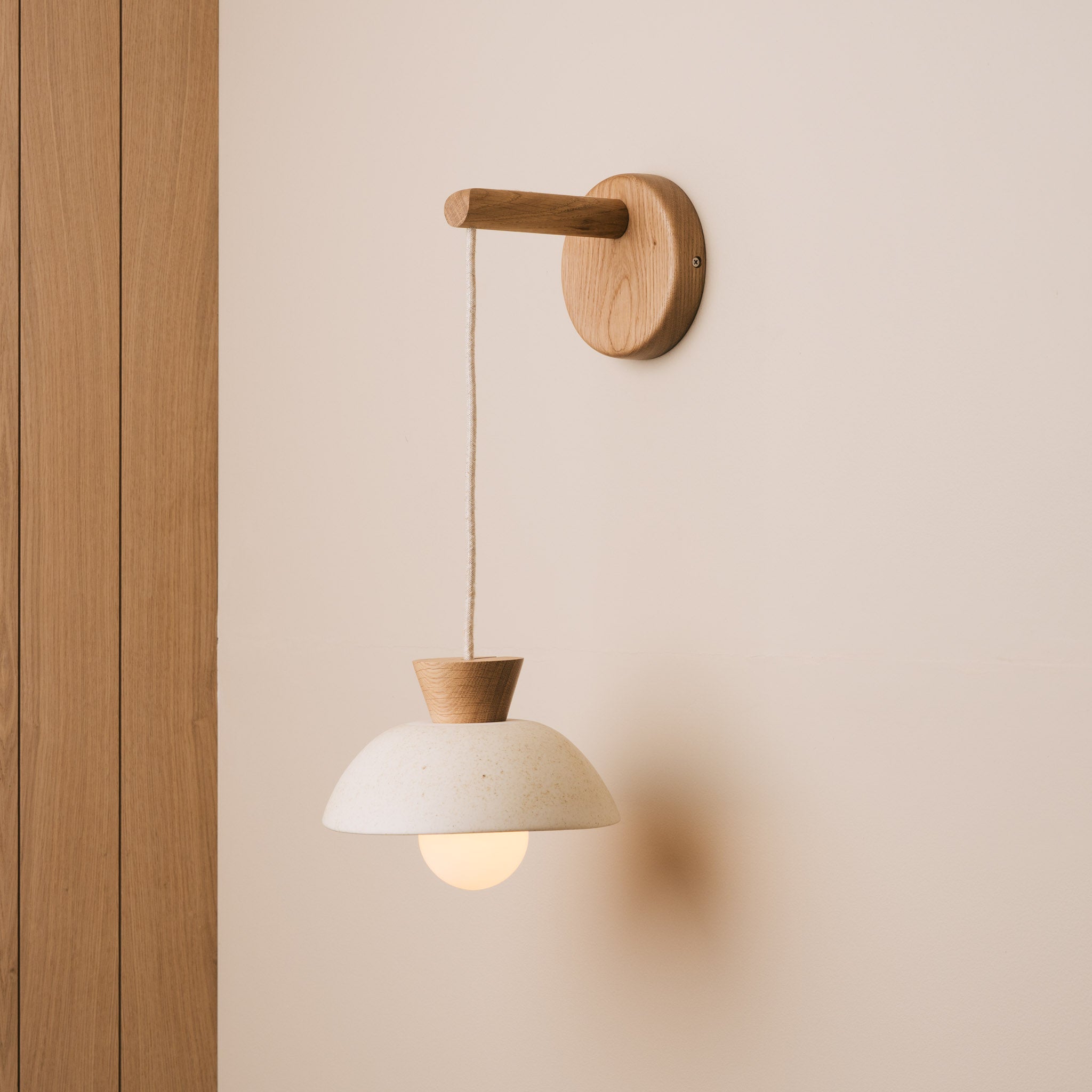 Small Dawn Hanging Wall Light in Ceramic and Oak - Speckled Cream Matt