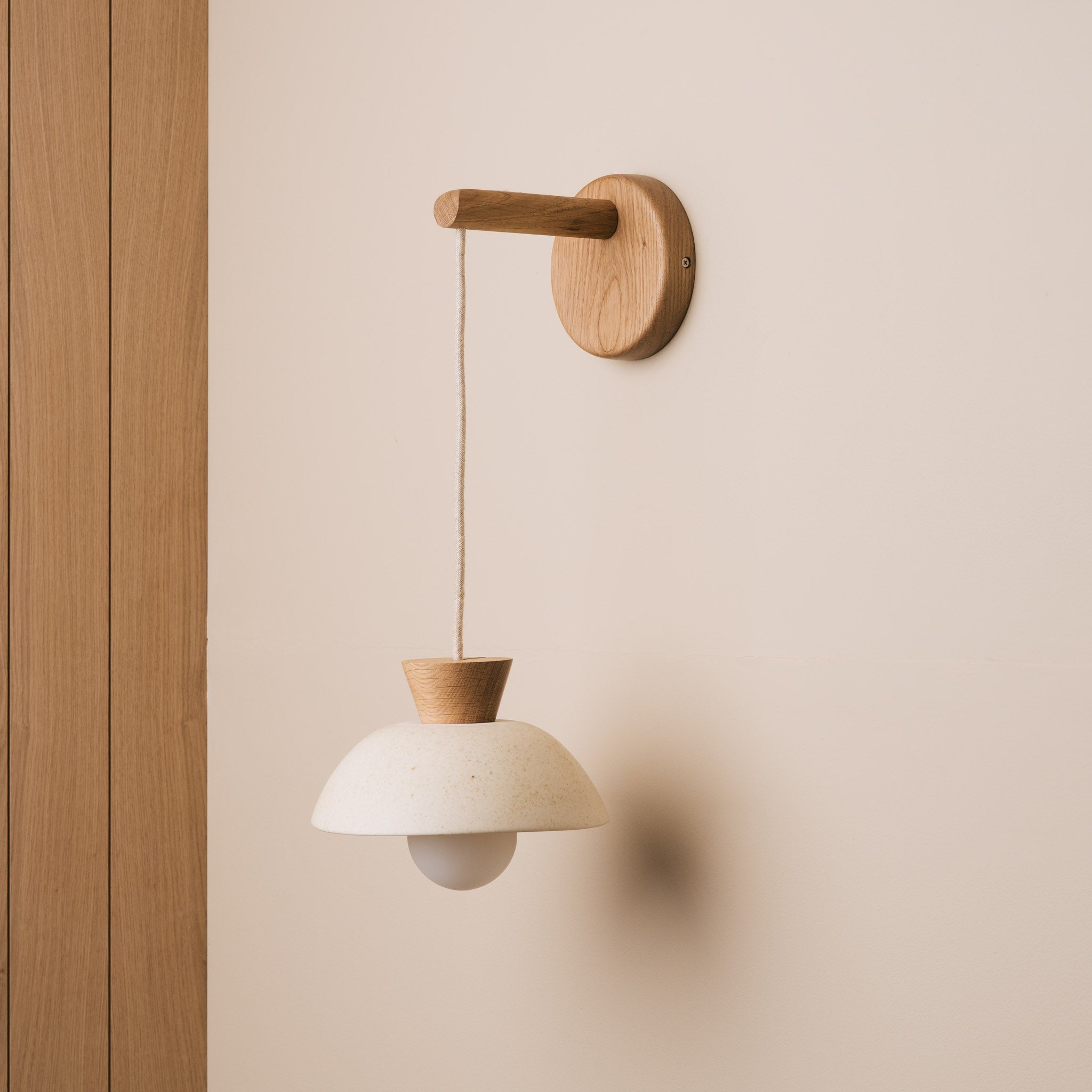 Small Dawn Hanging Wall Light in Ceramic and Oak - Speckled Cream Matt