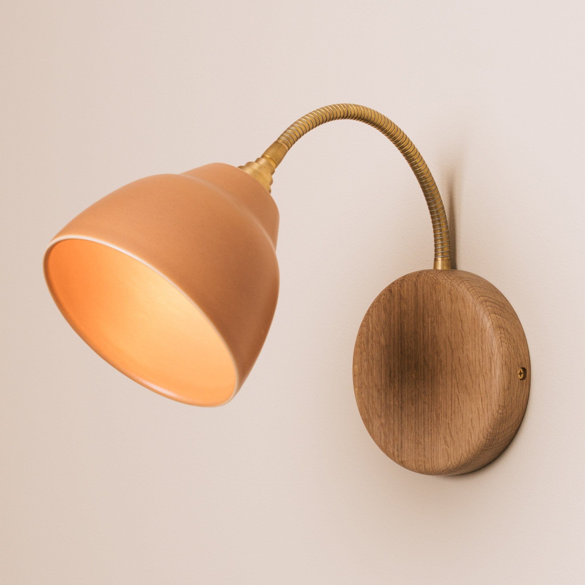 Terracotta Flex Wall Light in Brass/Nickel, Ceramic and Oak - Small Element