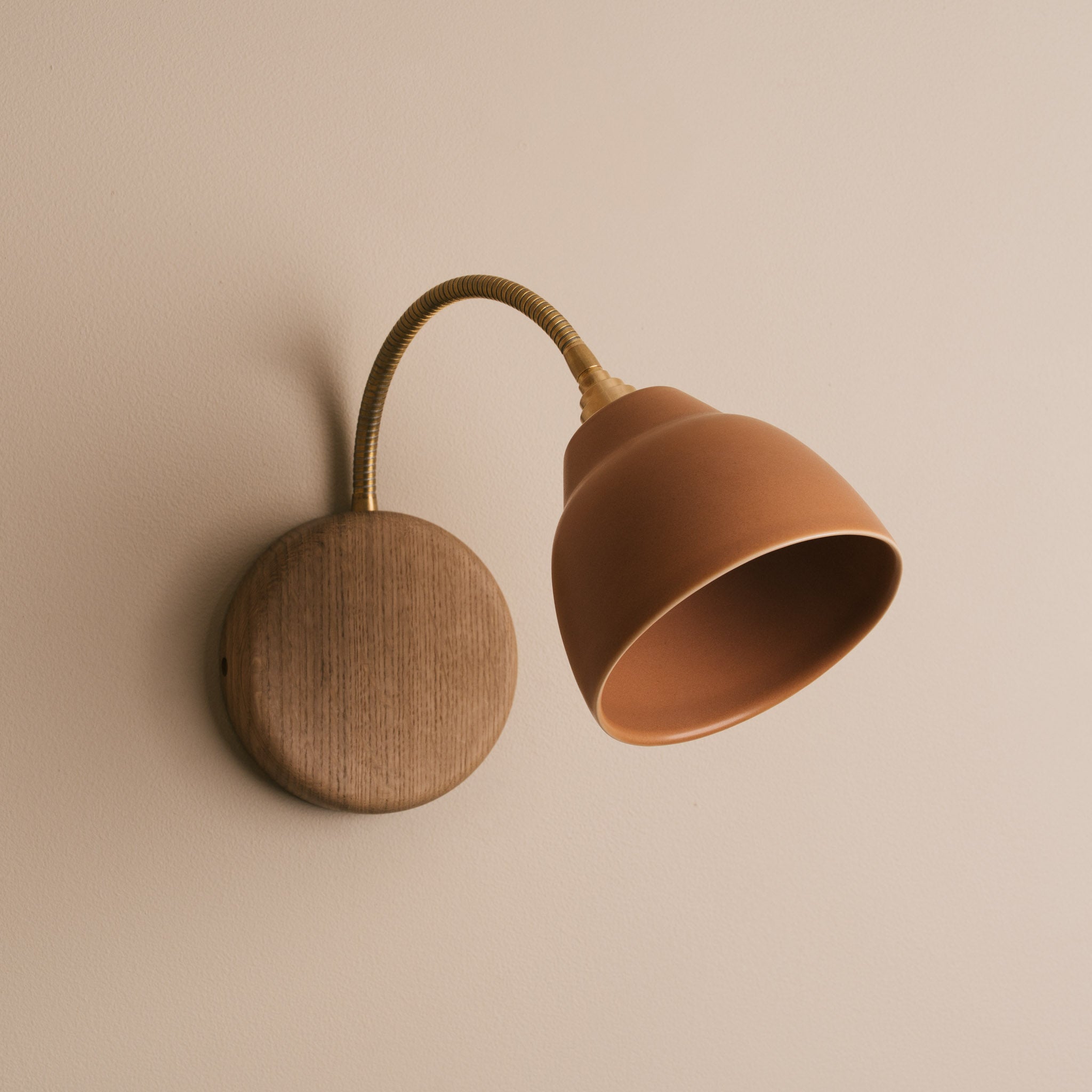 Terracotta Flex Wall Light in Brass/Nickel, Ceramic and Oak - Small Element