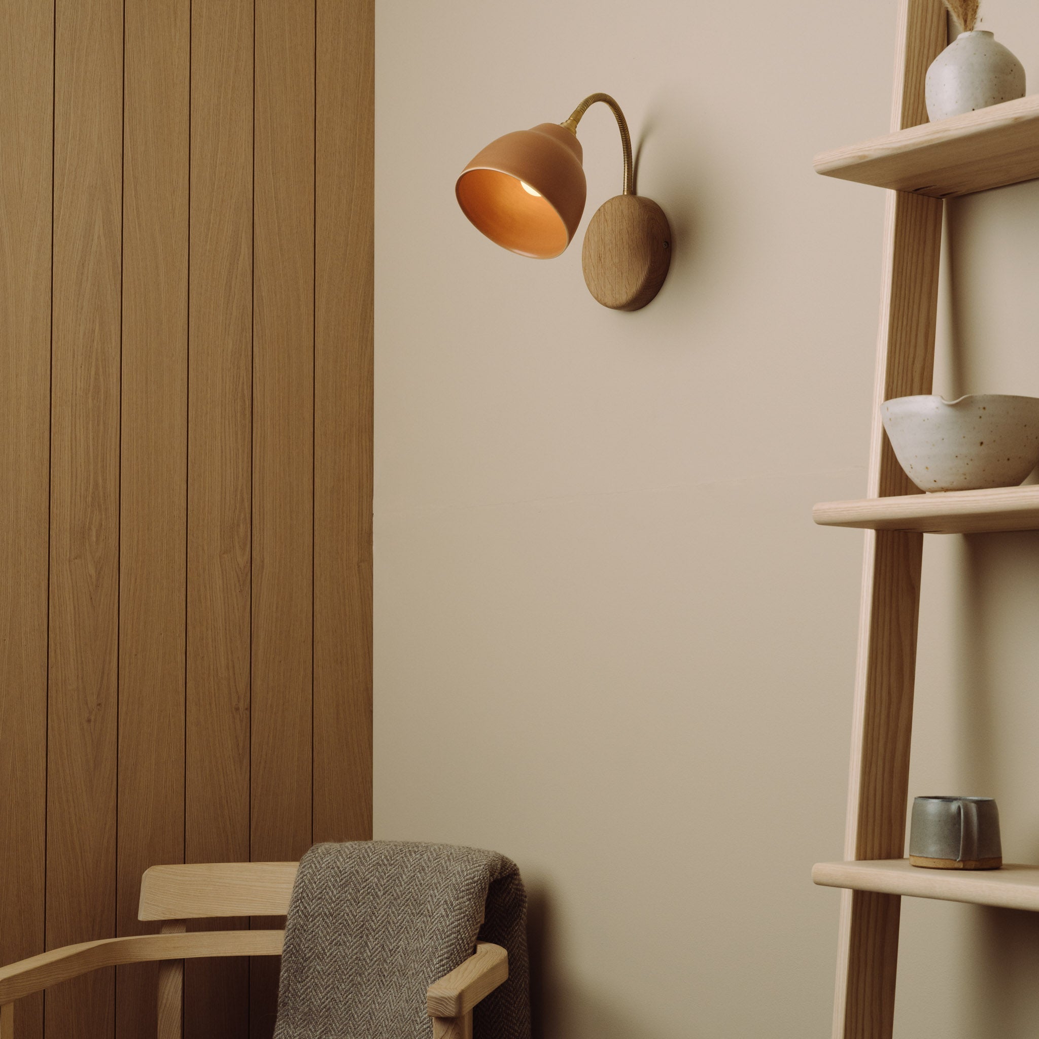 Terracotta Flex Wall Light in Brass/Nickel, Ceramic and Oak - Small Element