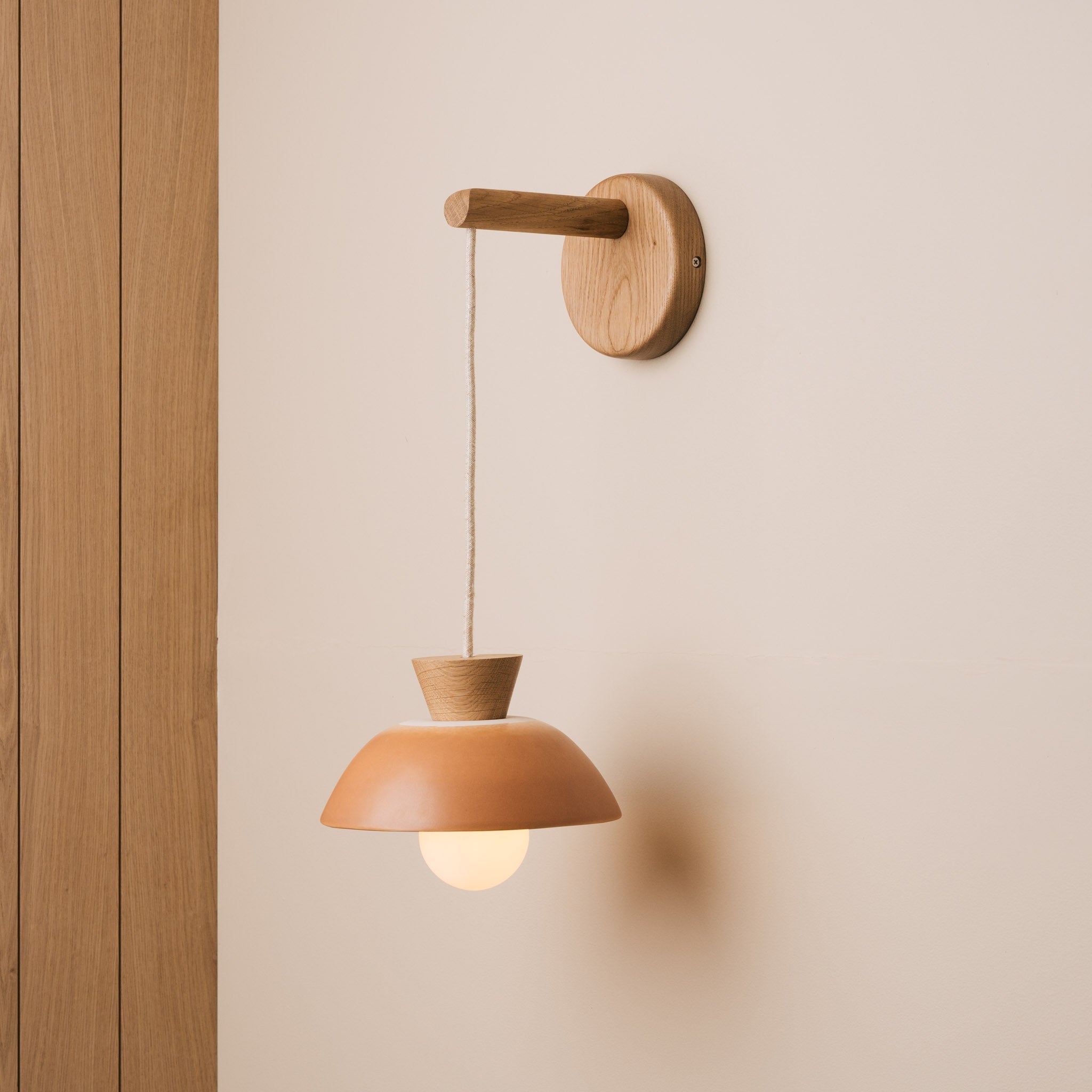 Small Dawn Hanging Wall Light in Ceramic and Oak - Terracotta