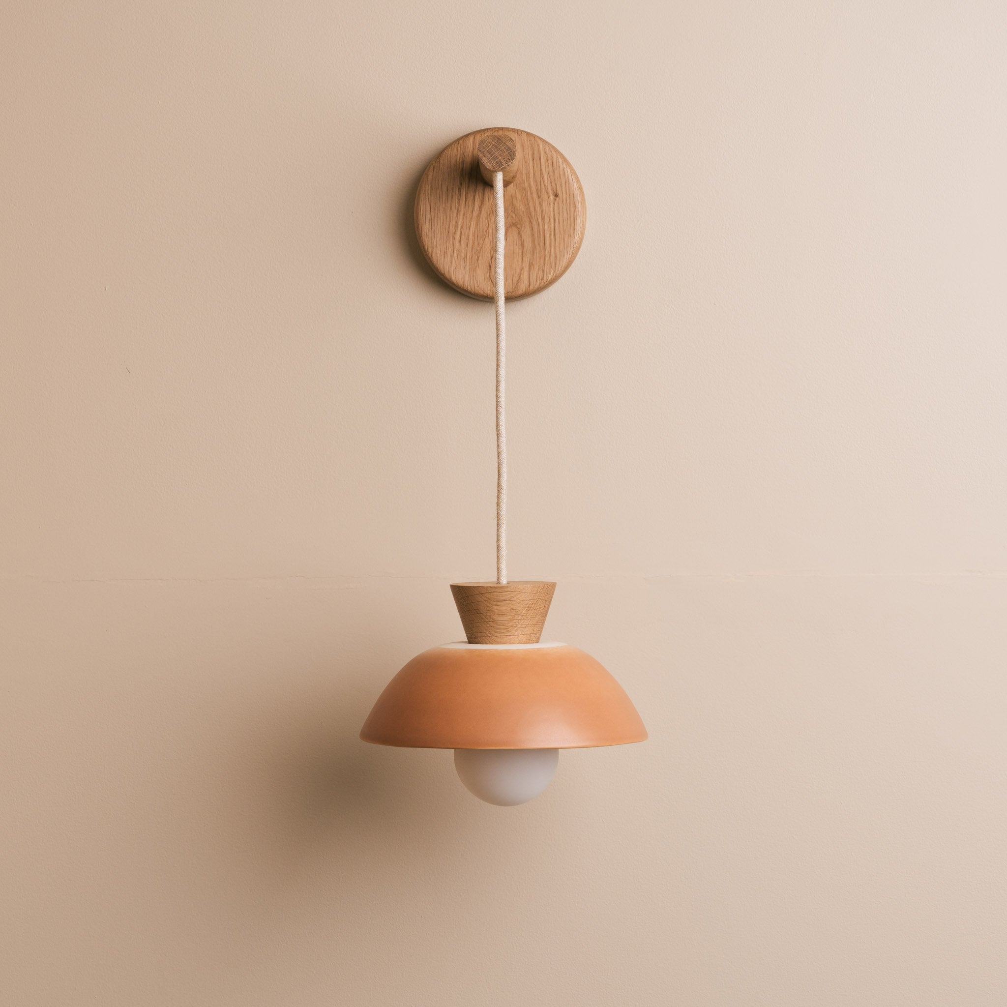 Small Dawn Hanging Wall Light in Ceramic and Oak - Terracotta