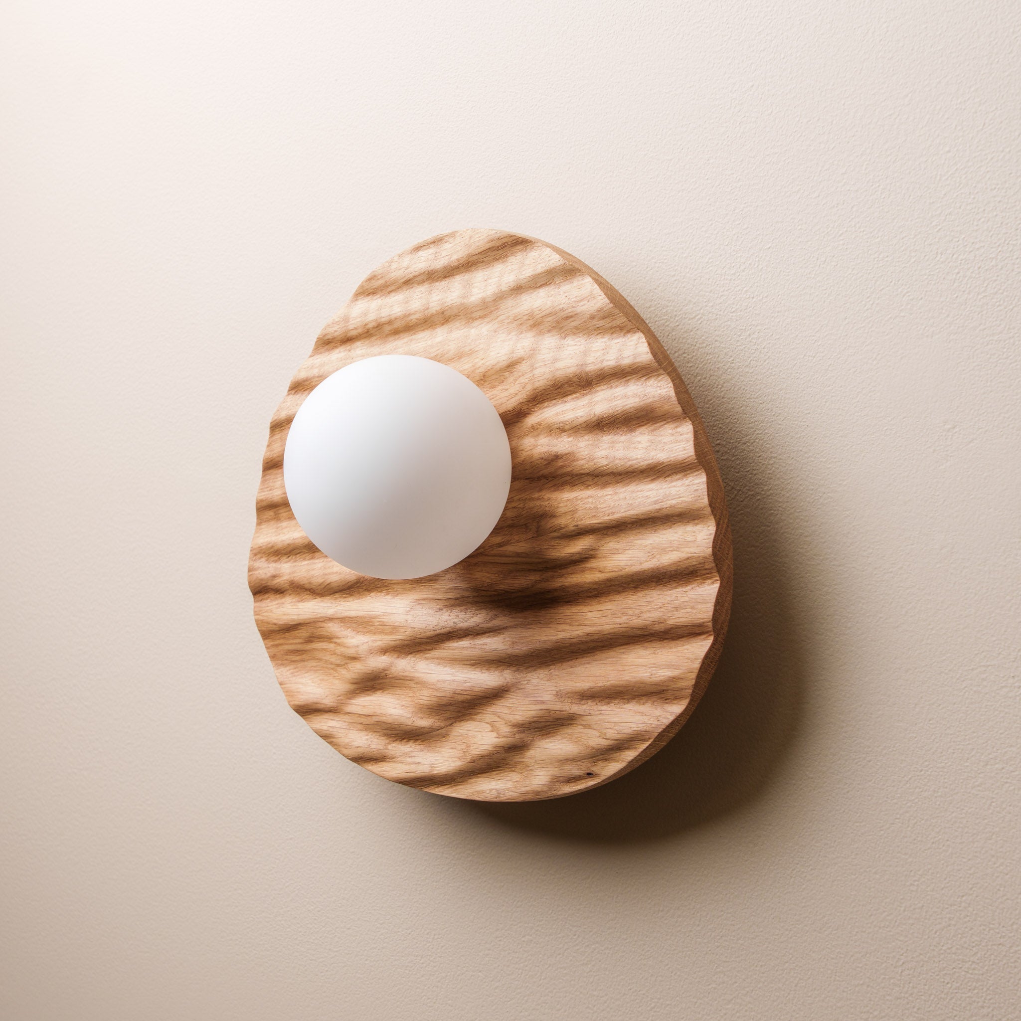 Towan Wall Light in Solid Oak/Walnut