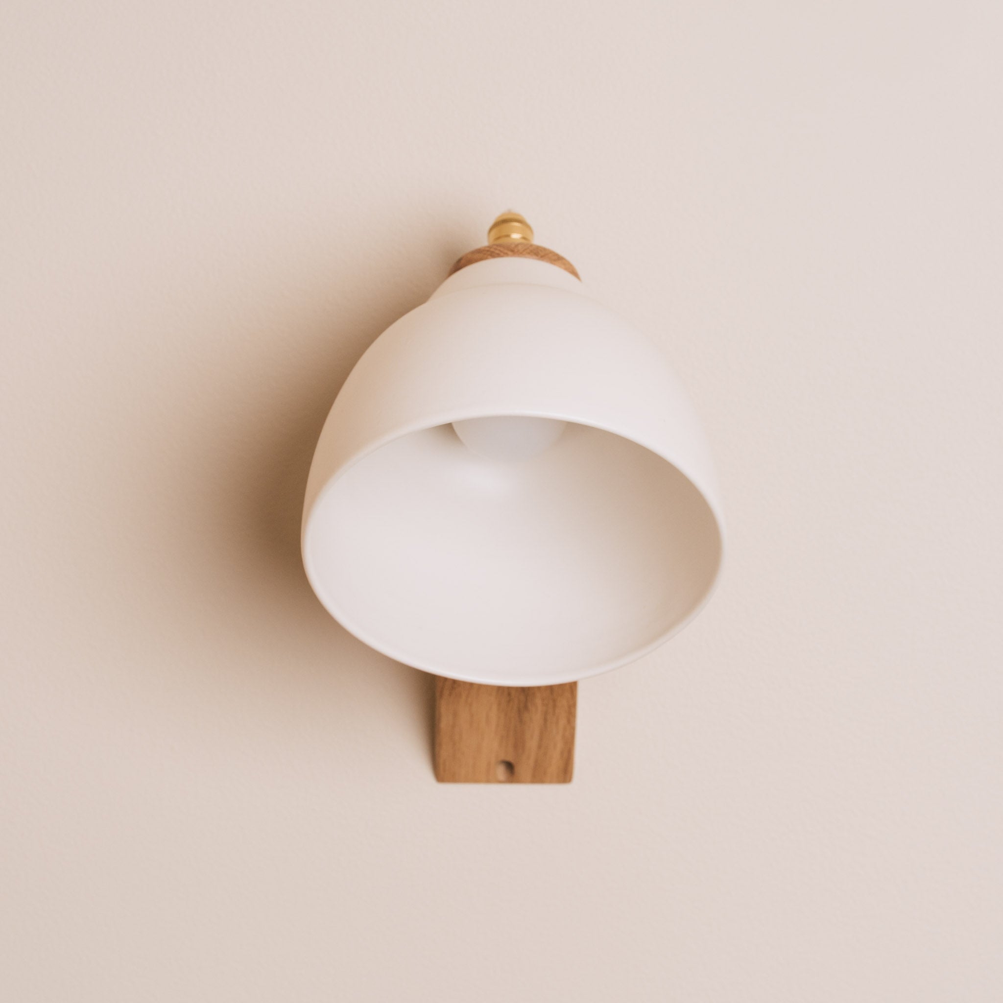 White Element Wall Light in Ceramic and Oak