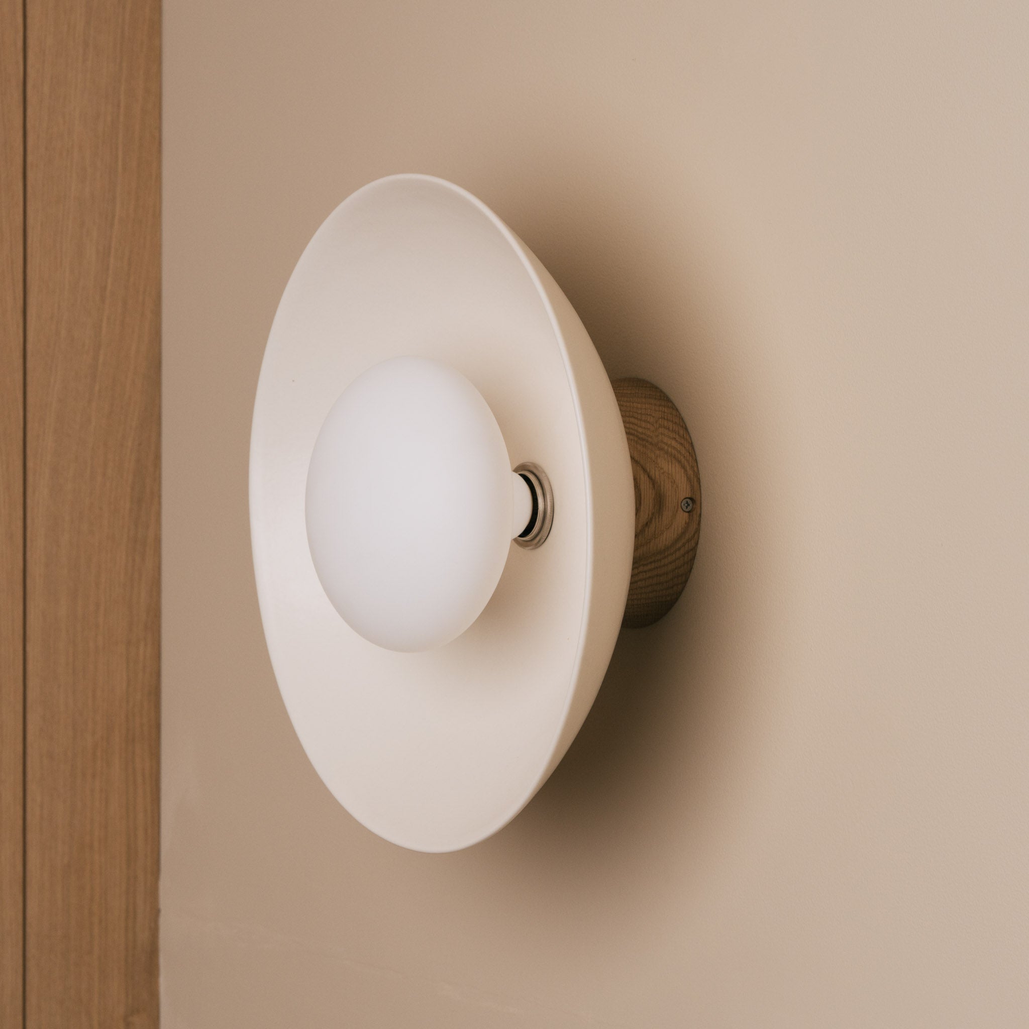 White Dawn Wall Light Sconce in Ceramic and Oak