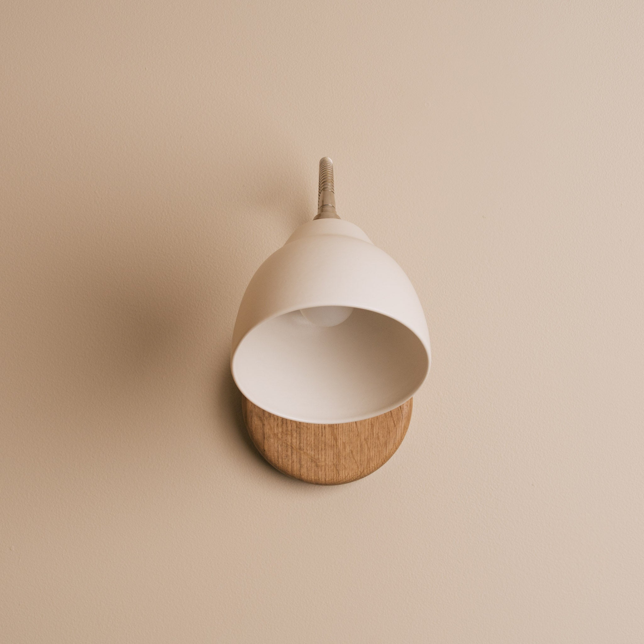 White Flex Wall Light in Brass/Nickel, Ceramic and Oak - Small Element