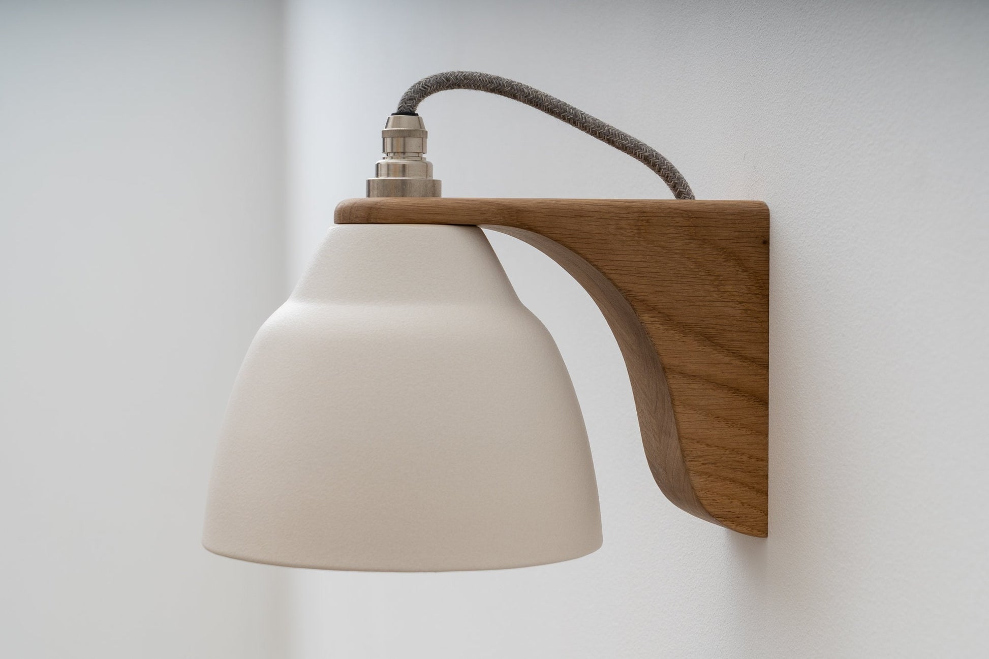 White Right-Angle Element Wall Light in Ceramic and Oak by StudioHaran