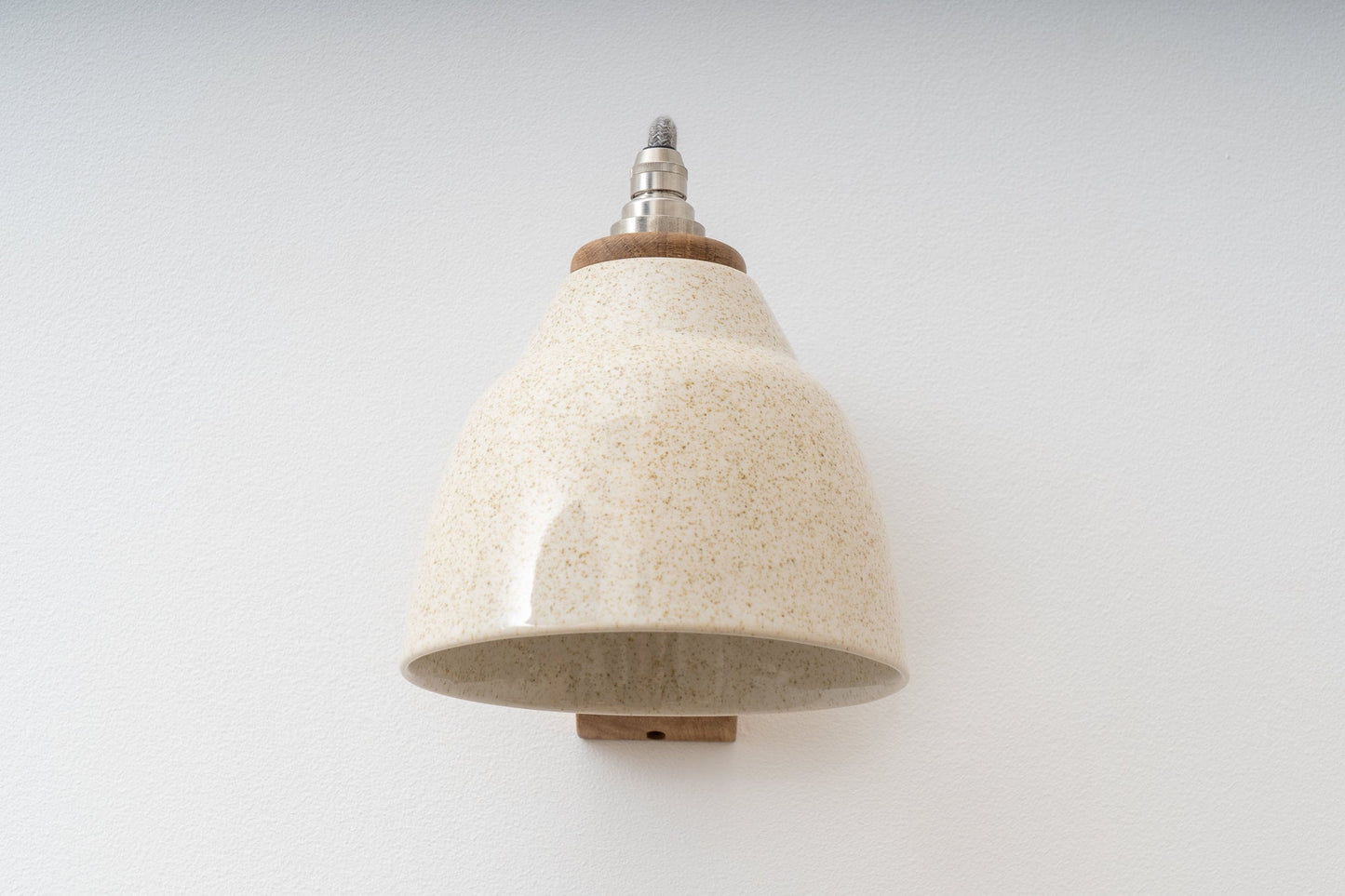Speckled Cream Gloss Right-Angle Element Wall Light in Ceramic and Oak